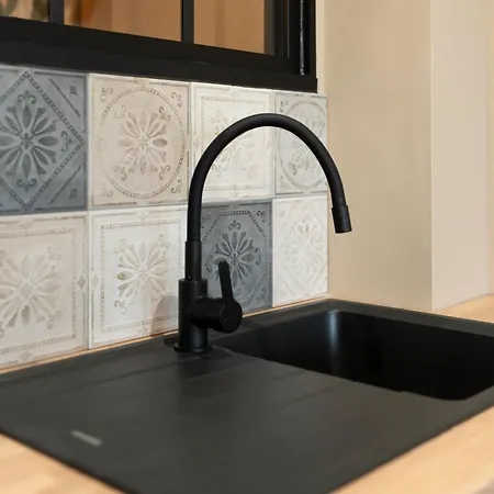 Appartement L'elégance Du Centre - Gare Congrès - Parking - T3 *